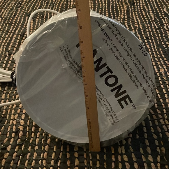 Pantone Castor 25 white pendant lamp - Picture 7 of 8